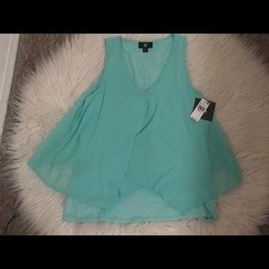 BNWT Dressy shirt. Size small